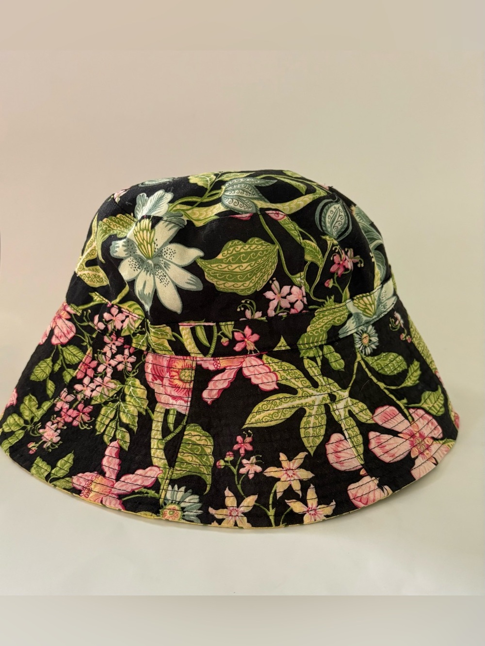 Vera Bradley floral botanica reversible Bucket Hat retired, limited edition